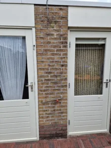 Voor de behandeling met Cleeny, voor het beschermen en reinigen van de gevel