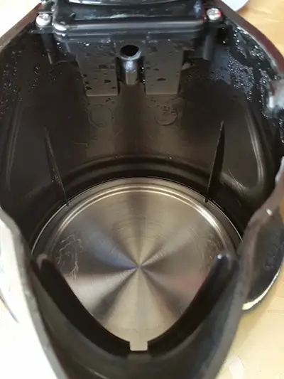 Waterkoker na behandeling met Cleeny multi ontkalker